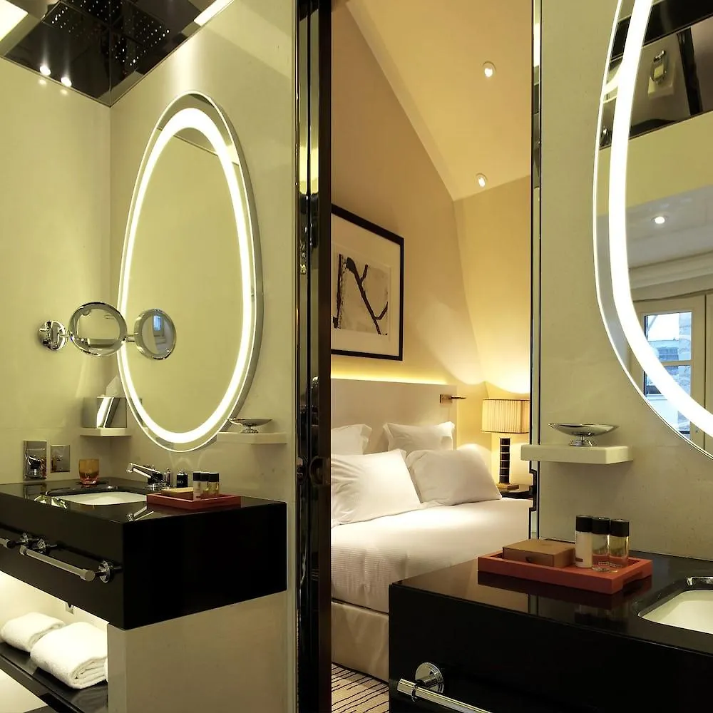 Hotel Montaigne Paris