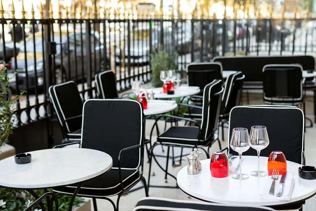 Hotel Montaigne Paris