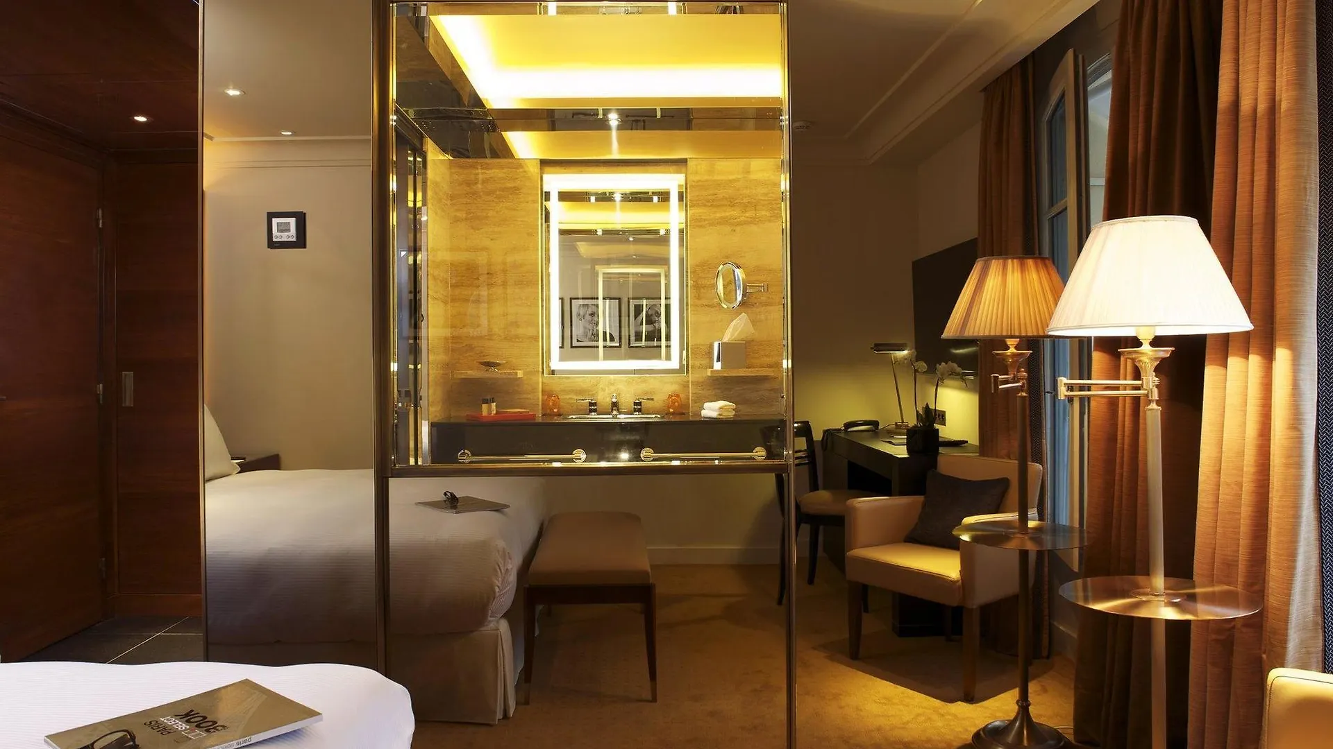 Hotel Montaigne Paris
