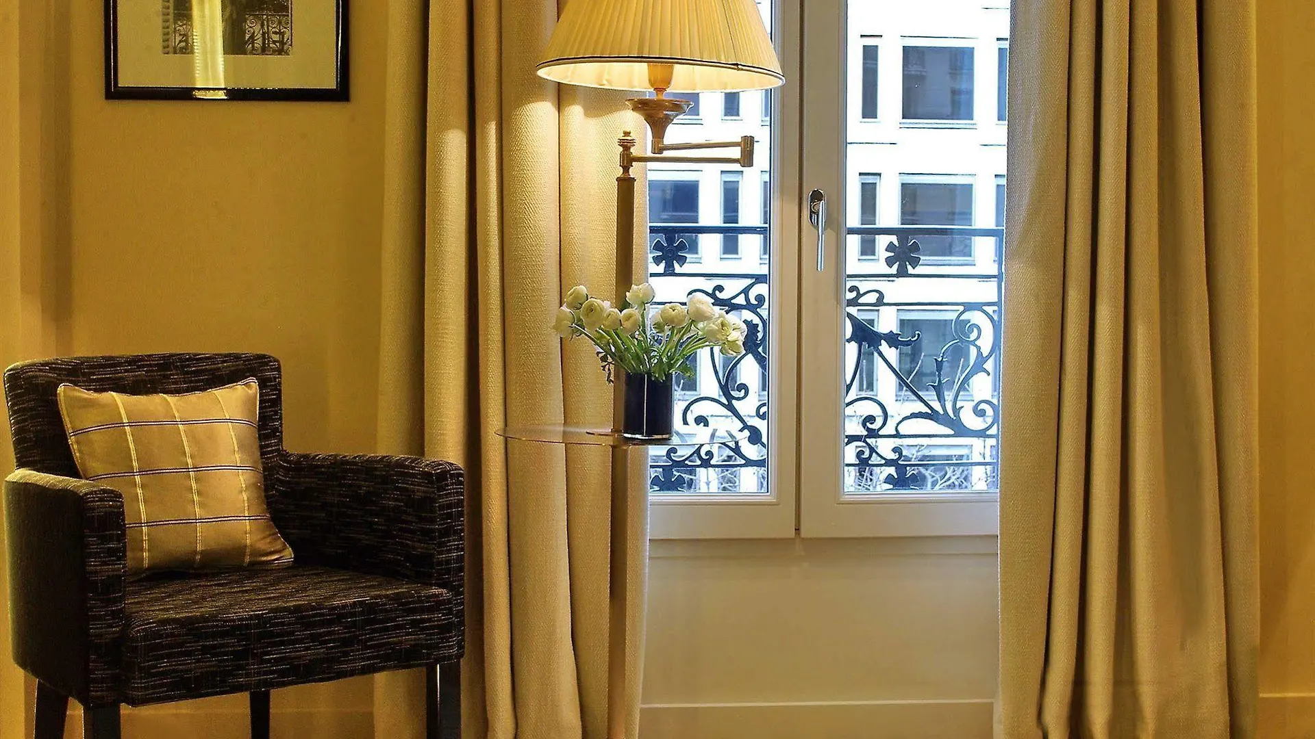 Hotel Montaigne Paris